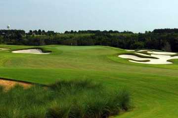 A view of green protected by bunkers at Bella Collina Golf Club