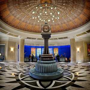 Waldorf Astoria Orlando: Lobby Clock